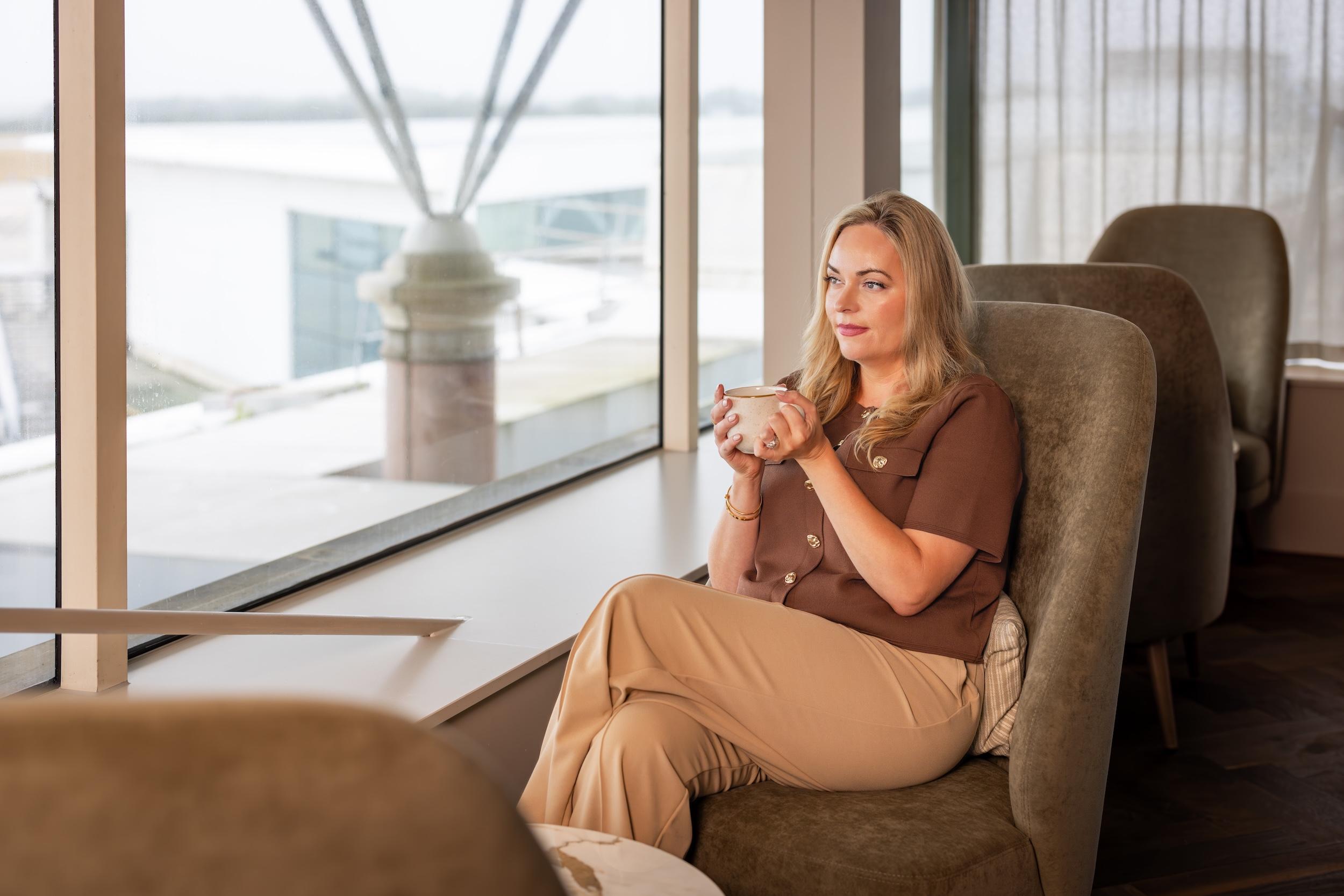 No1 Lounge Lifestyle Window