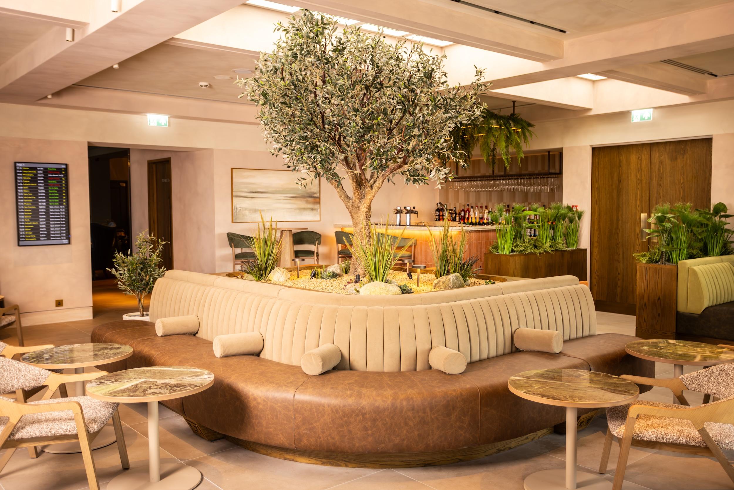 Heathrow T3 Lounge Space